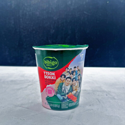(Bibigo) Instant Tteokbokki Cup Hot & Spicy Flavour 125g - Seventeen Edition